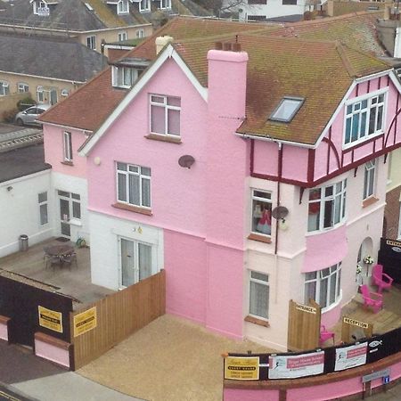 Pink House ,Opposite Beach ,Sleeps 6 , 2 Bedroom Ground Floor Self Contained Garden Flat , Private Entrance , Kitchen , Guaranteed Parking ,Wifi , Movies ,Bathroom ,Fridge , Microwave ,Bedroom 1, Double Bed & 2 Single Beds ,Bedroom 2 , Double Bed Paignton Esterno foto